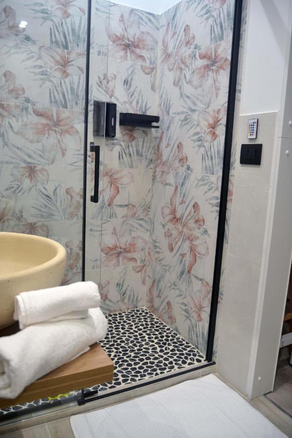 Room&Chiaia Naples Luaran gambar