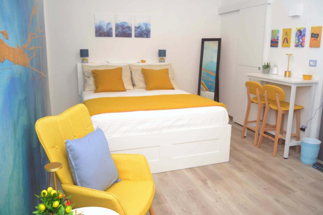 Room&Chiaia Naples Luaran gambar