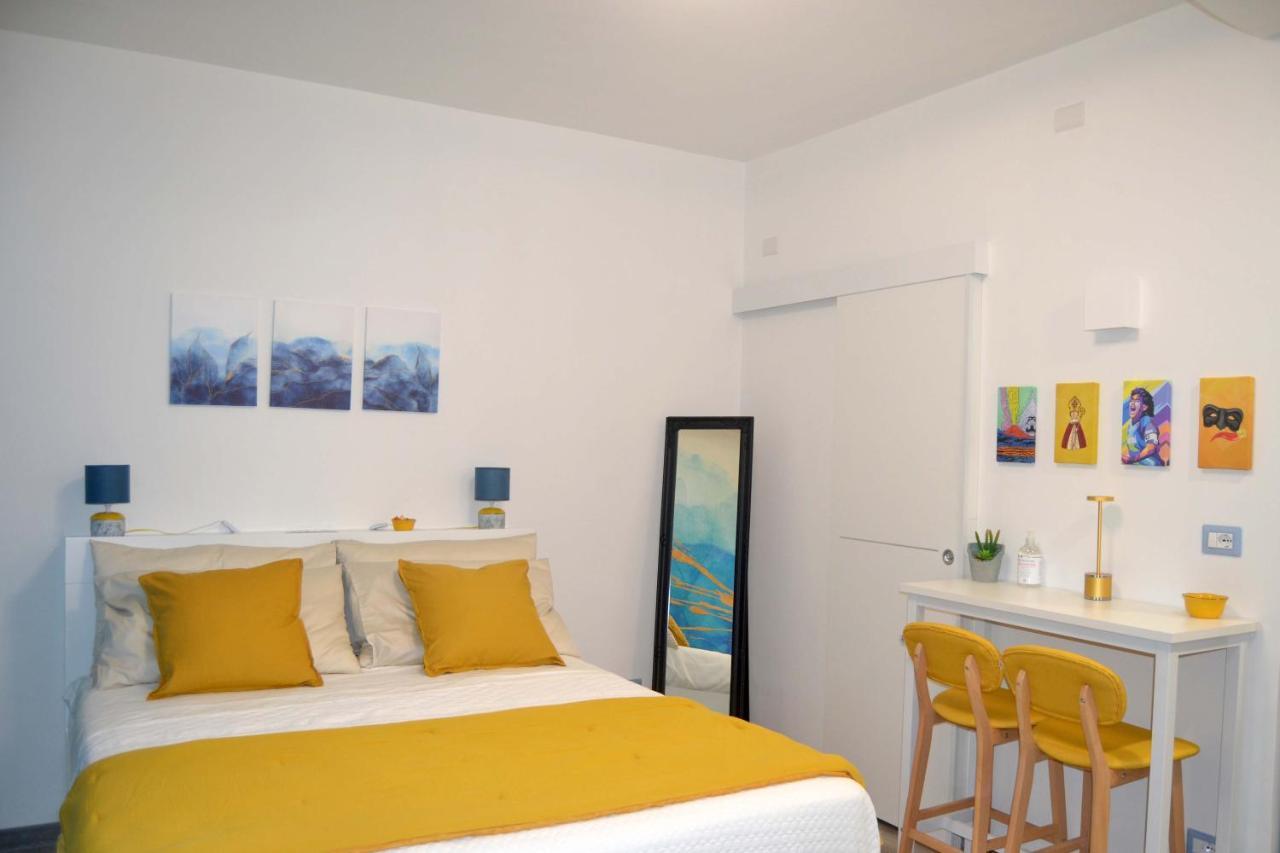 Room&Chiaia Naples Luaran gambar