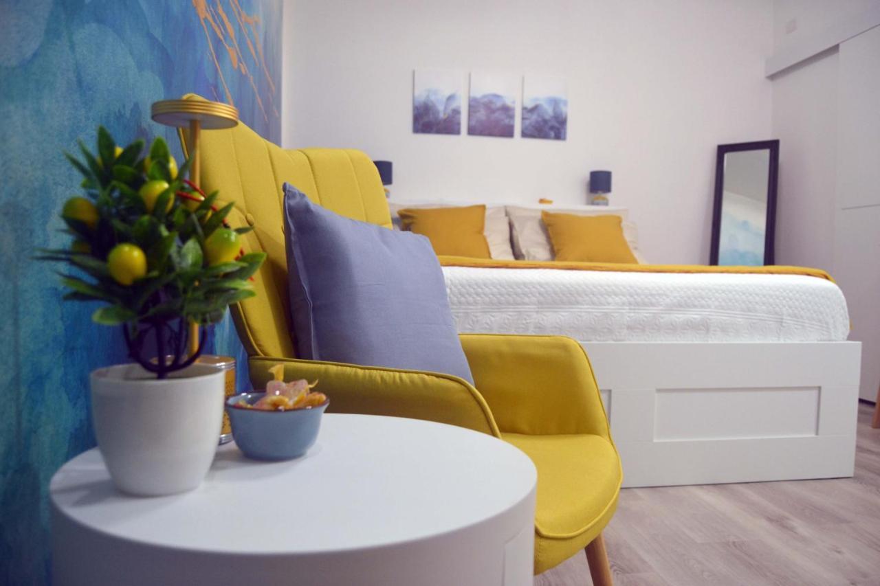 Room&Chiaia Naples Luaran gambar